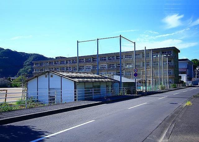 中学校　津久見第二中学校（中学校）まで850m