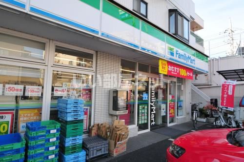 コンビニ　ファミリーマート 吉祥寺八幡通り店（コンビニ）まで49m