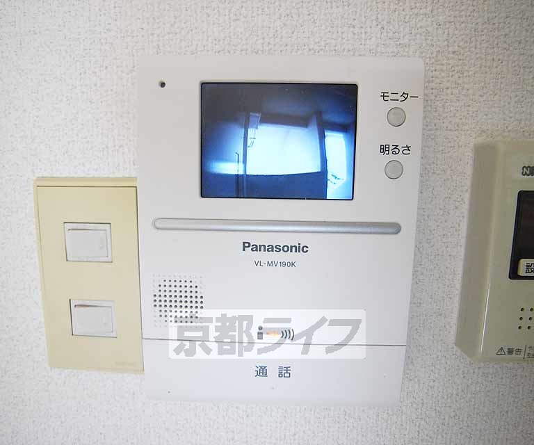 セキュリティ　鍵をかけたまま応対できちゃいますよ