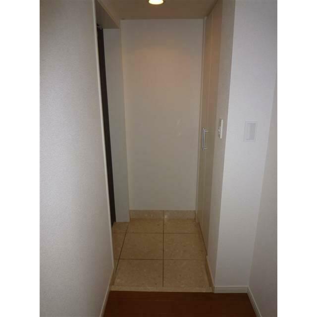 玄関　玄関横シューズボックス有り