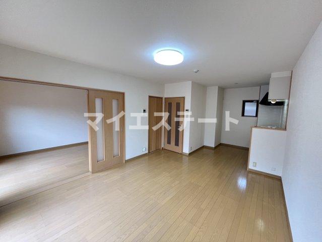 居室・リビング　別部屋写真使用