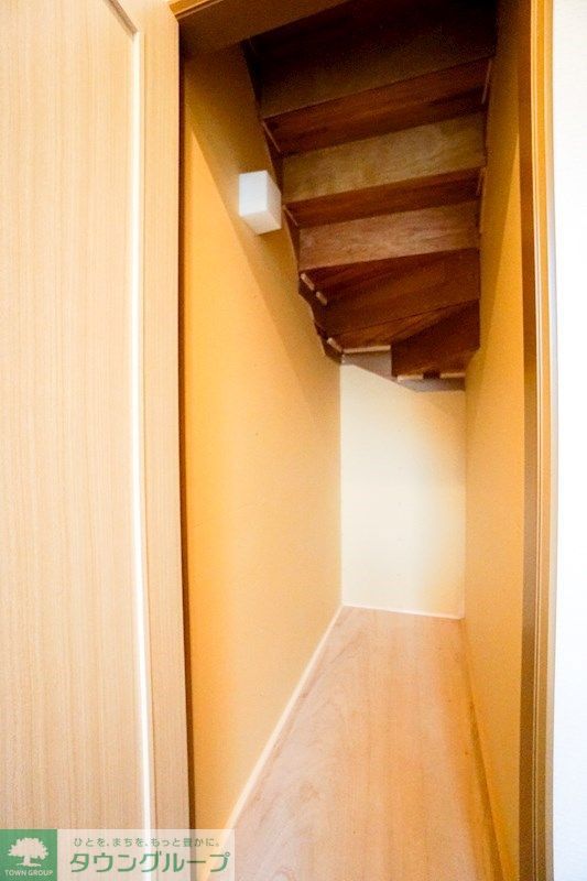 その他設備　階段下物入