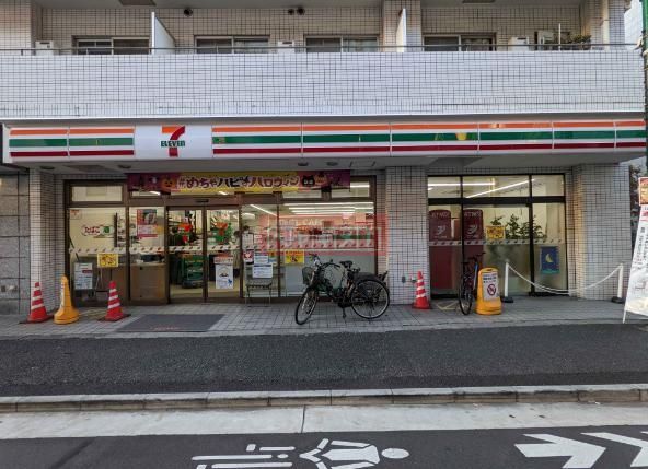 コンビニ　セブンイレブン代々木上原駅前店（コンビニ）まで440m