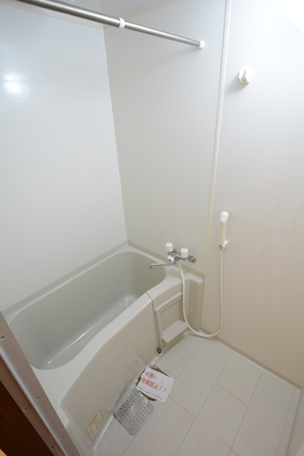 バス・シャワールーム　浴室乾燥機付きで便利です！