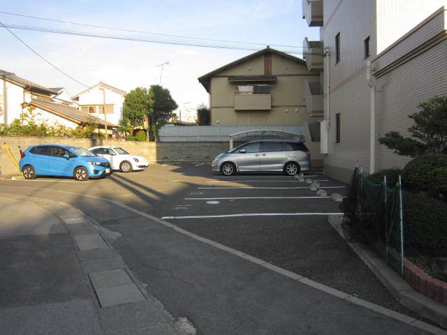 駐車場　駐車場