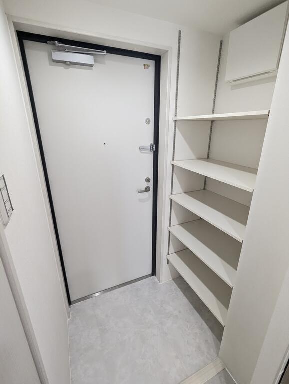 玄関　シューズボックス兼玄関収納