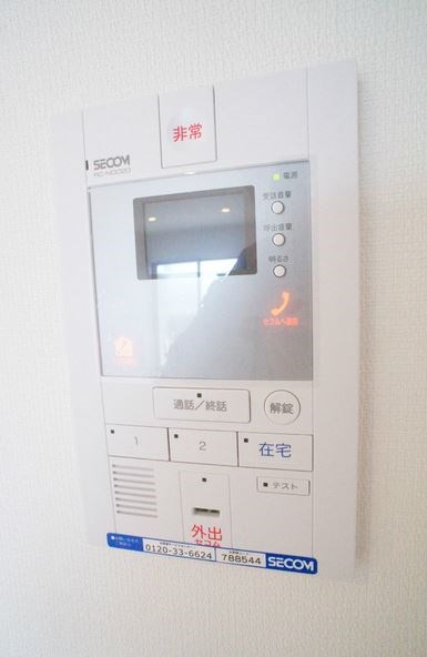 セキュリティ　来訪者を確認出来るモニター付きのインターホンで安心。