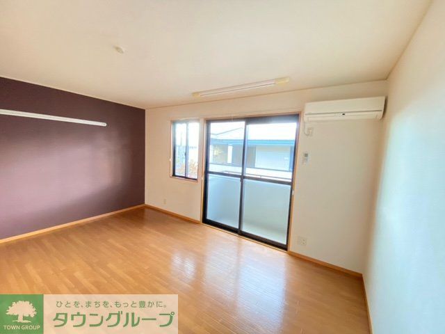 居室・リビング　壁紙は現況と異なる場合がございます。