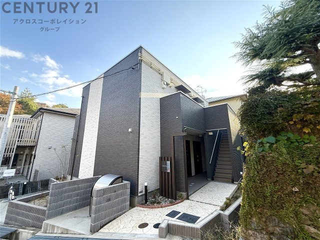 建物外観　宅配BOX付きで不在時も便利♪