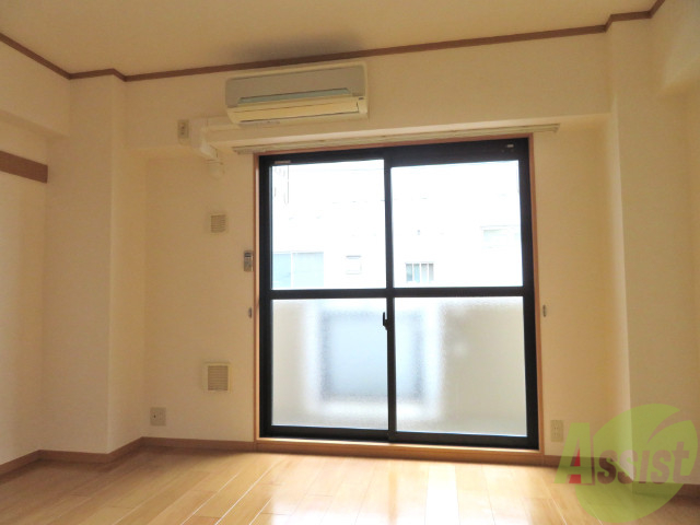 居室・リビング　広々としたリビングです。のびのびとできそうですね。