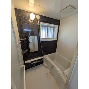 バス・シャワールーム　別部屋リノベーション済みのお写真になります。 色合い等設備異