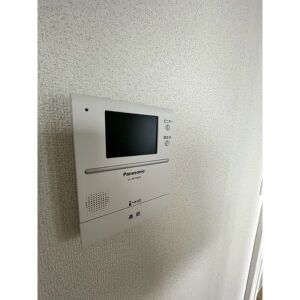 セキュリティ　別部屋リノベーション済みのお写真になります。 色合い等異なる