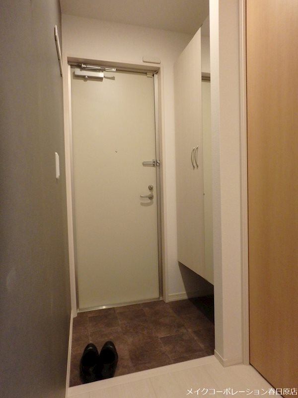 玄関　写真は同型タイプ