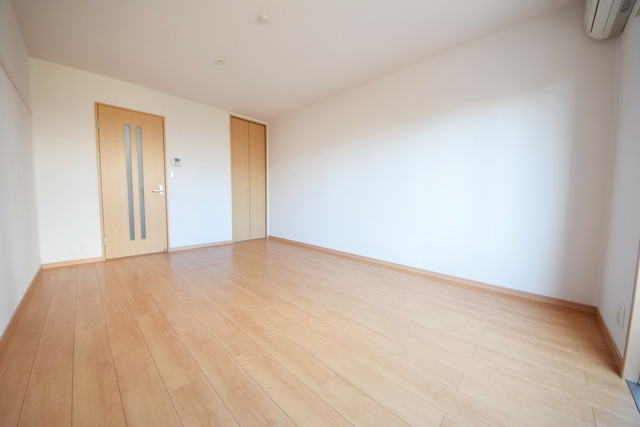 居室・リビング　☆たくさんの光を浴びて元気いっぱいです☆