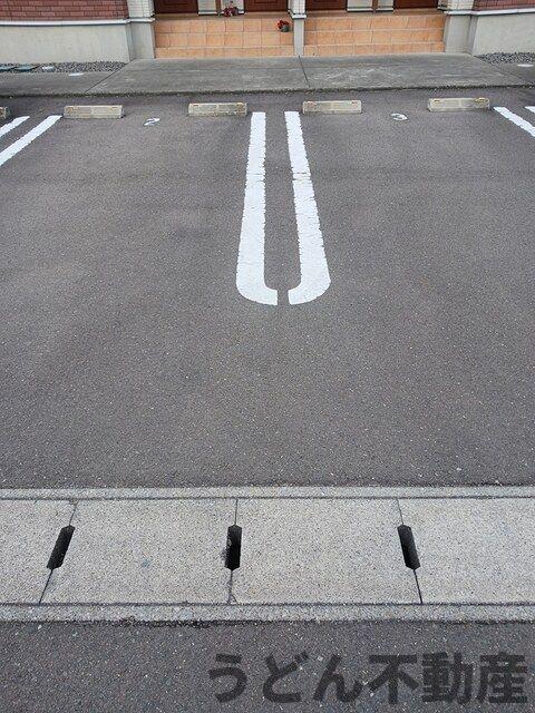 駐車場　うどん県のお部屋探しはうどん不動産へ うどんちゃんとLINE