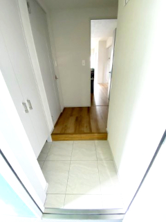 玄関　※別部屋参考写真