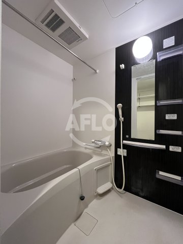 バス・シャワールーム　セレニテ西中島アリア壱番館　浴室