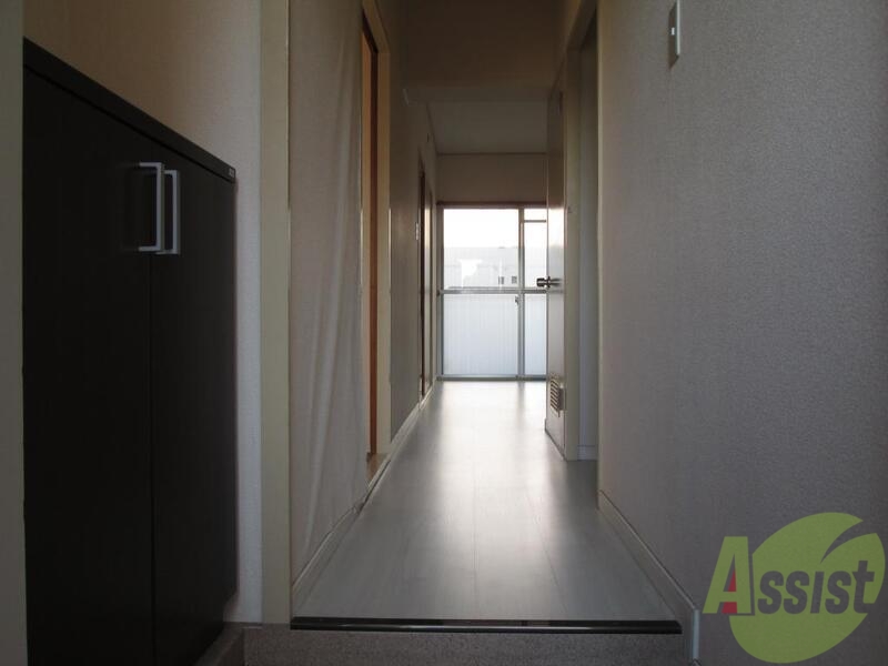 玄関　シューズボックスもあるので片付きます。