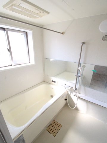 バス・シャワールーム　写真は反転タイプ別室