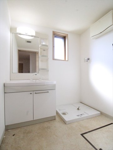 洗面設備　写真は反転タイプ別室