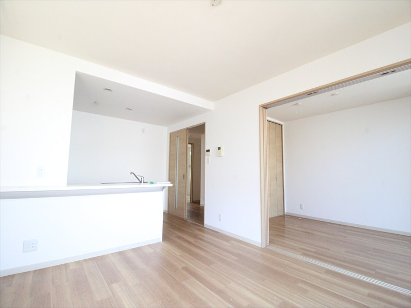 居室・リビング　写真は反転タイプ別室