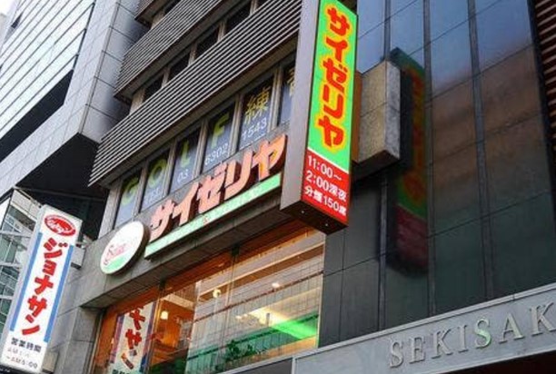 飲食店　サイゼリヤ 新大久保明治通り店（飲食店）まで889m