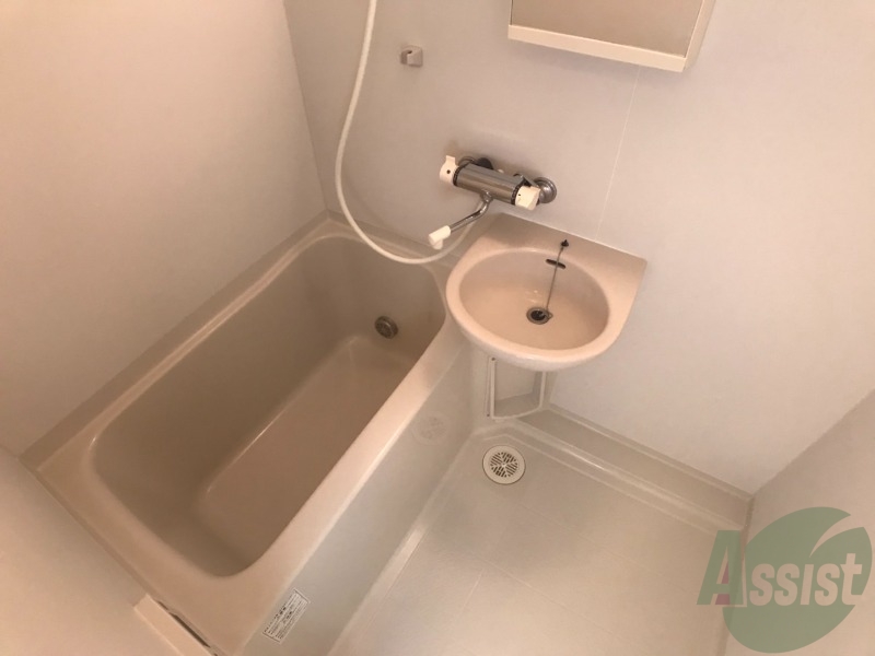 バス・シャワールーム　お風呂はこんな感じです。いつもお世話になっております。