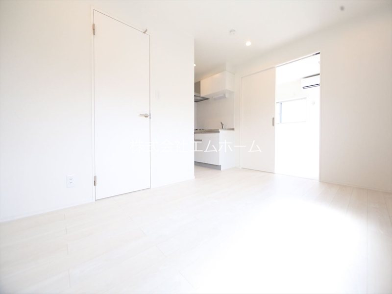 居室・リビング　ＬＤＫ8.8帖　システムキッチン　エアコン完備