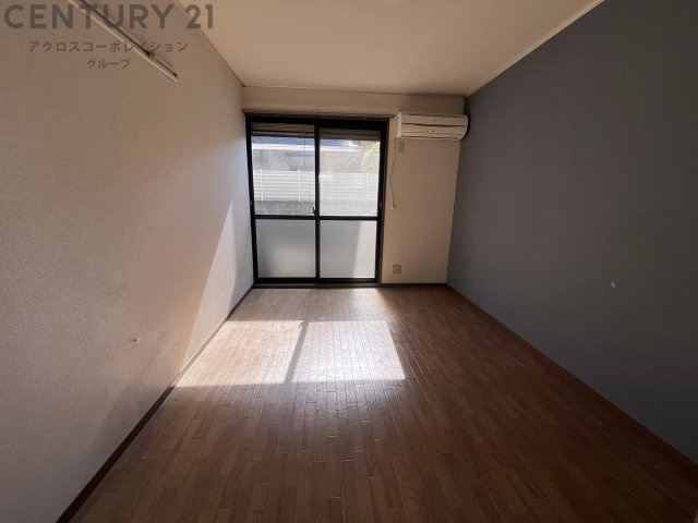 居室・リビング　南向きエアコン付き6帖の洋室です♪