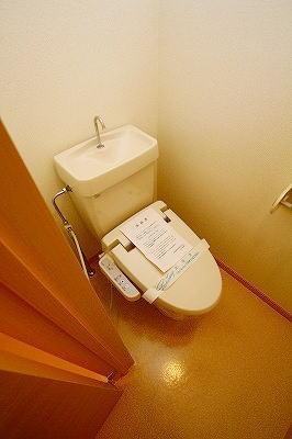 洗面設備　温水洗浄便座