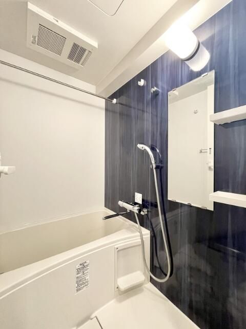 バス・シャワールーム　落ち着いた空間のお風呂です