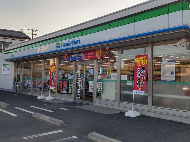 コンビニ　ファミリーマート石岡国府店（コンビニ）まで573m