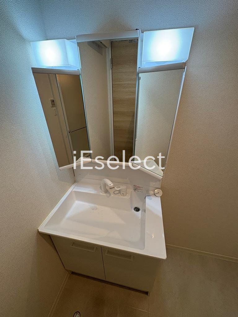 洗面設備　朝の忙しい時間に便利な洗髪化粧台！