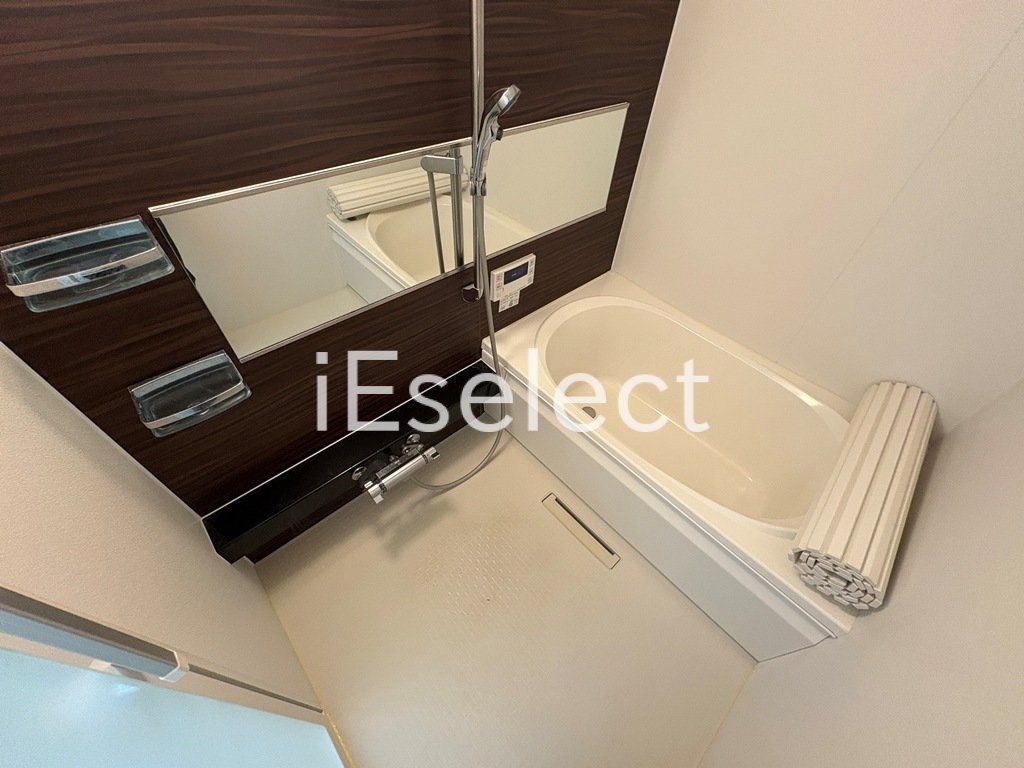 バス・シャワールーム　浴室乾燥機付きバスルームです