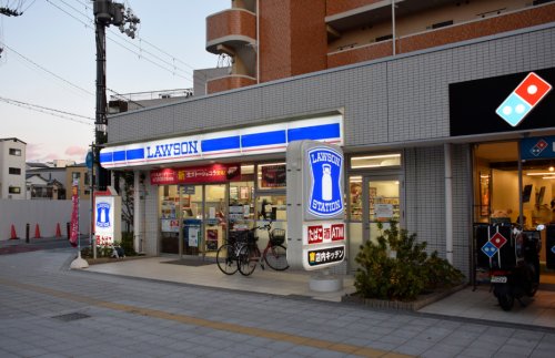 コンビニ　ローソン 港区三先一丁目店（コンビニ）まで700m