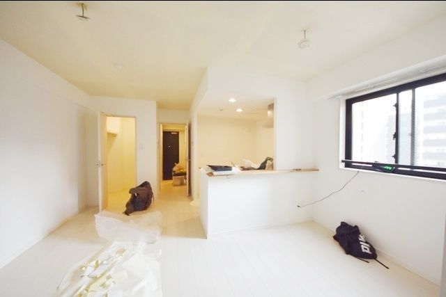 居室・リビング　内装中