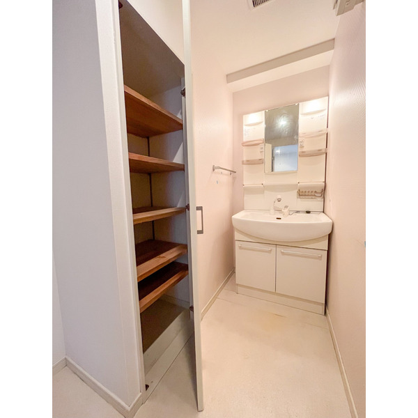 洗面設備　シンプルで使いやすい洗面台です！