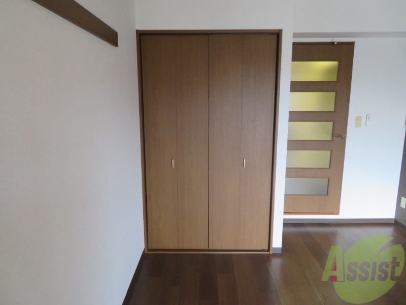 収納　こちらはクローゼットでございます。中は後ほどご紹介致します。