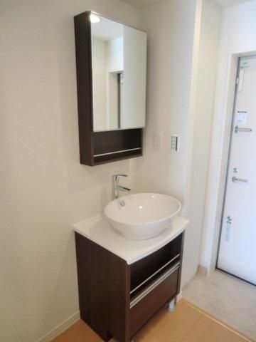 洗面設備　オシャレな独立洗面台