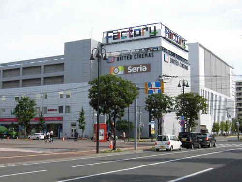 スーパー　東光ストアサッポロファクトリー店（スーパー）まで348m