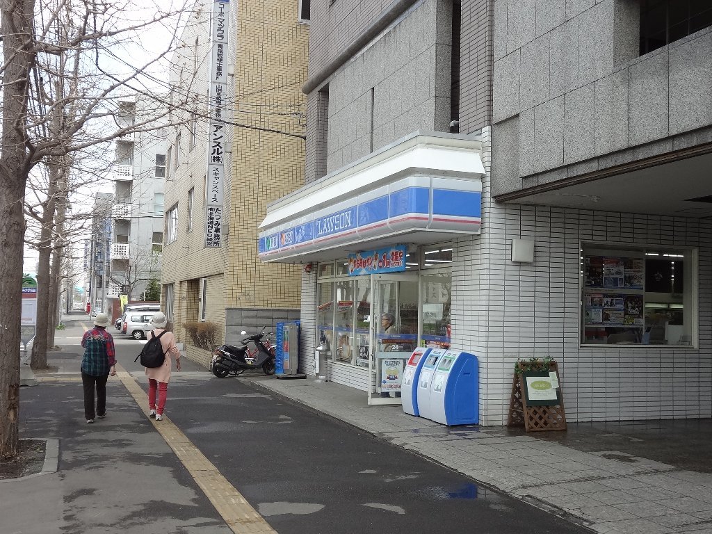 コンビニ　ローソン札幌南1条東6丁目店（コンビニ）まで272m