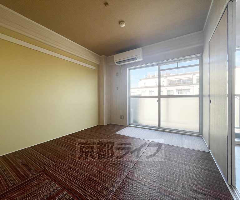 居室・リビング　落ち着いた雰囲気のお部屋です