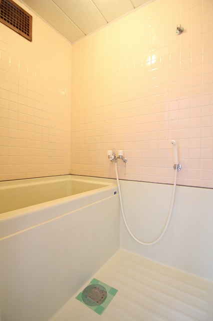 バス・シャワールーム　同物件別号室のものです。