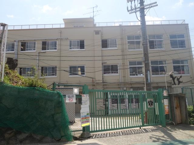 小学校　神戸市立御影北小学校（小学校）まで684m