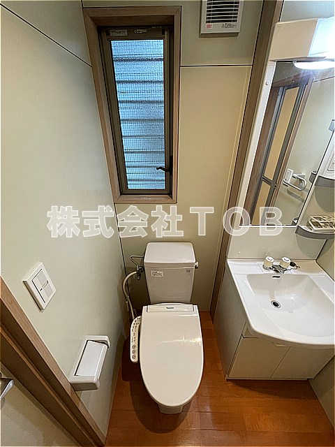 トイレ　※クリーニング中の写真