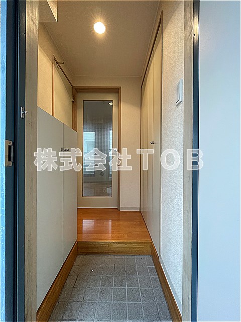 玄関　※クリーニング中の写真※