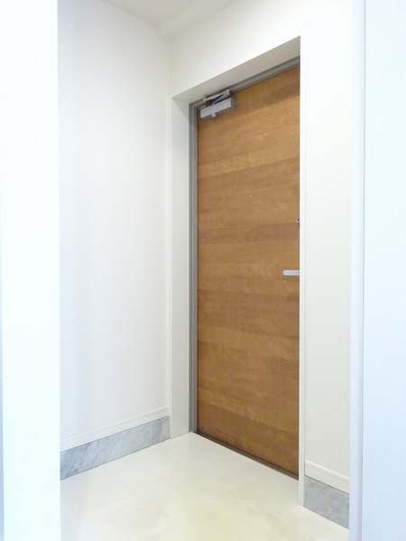 玄関　収納もある玄関です