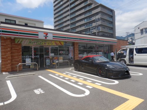 コンビニ　セブンイレブン神戸都通5丁目（コンビニ）まで351m