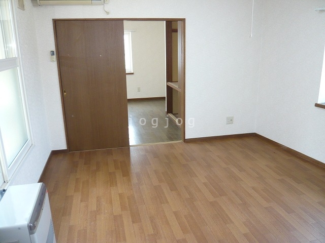 居室・リビング　居間