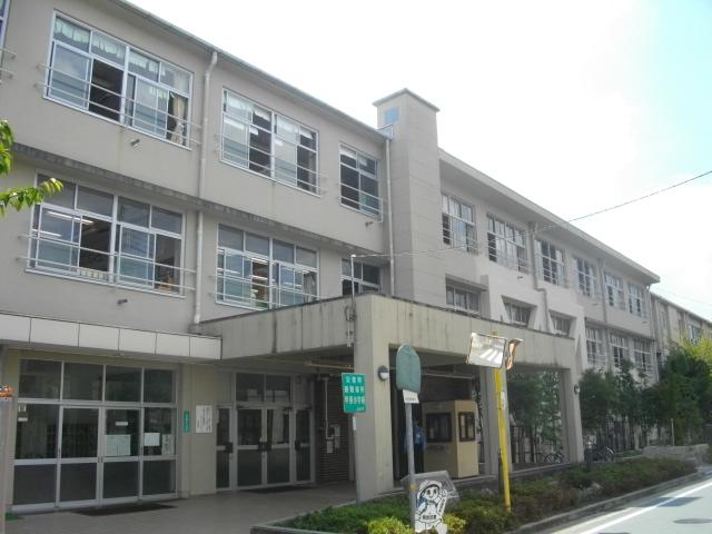 小学校　西宮市立　甲東小学校（小学校）まで548m